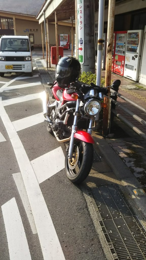 スズキのバイクに乗ってました