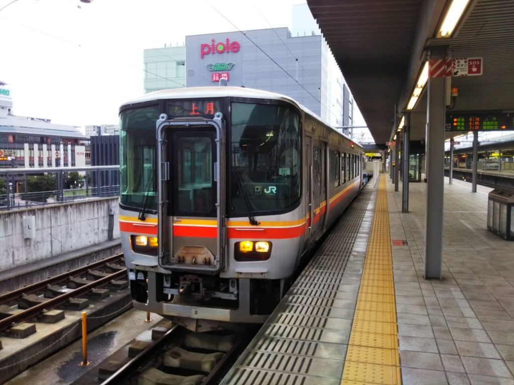 姫路駅に停車中のキハ122系